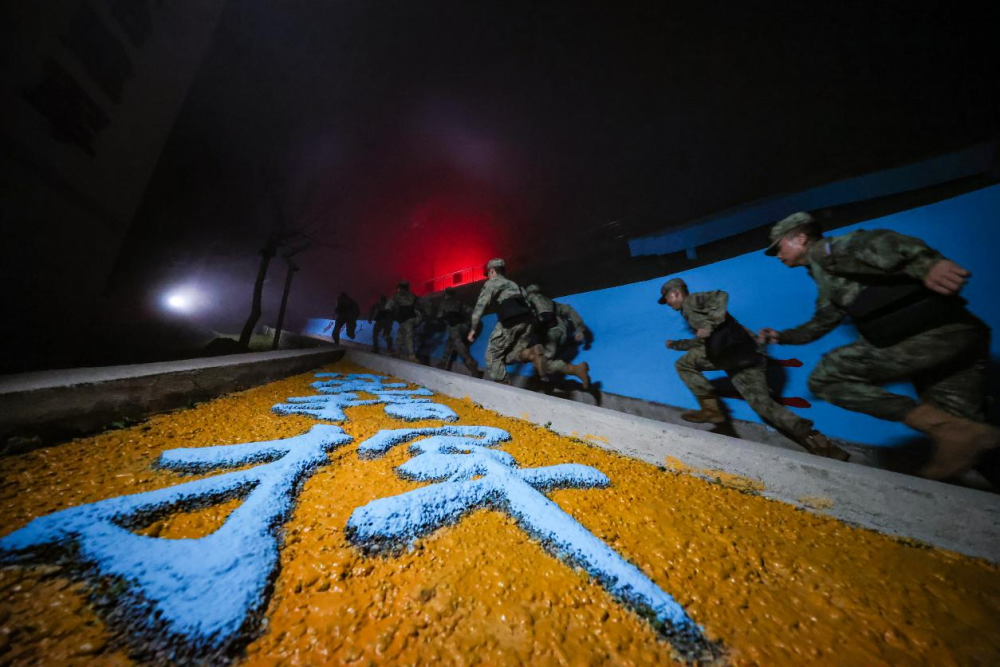 在山巅“走向深蓝”——南部战区海军某观通站练兵备战记事(图6)