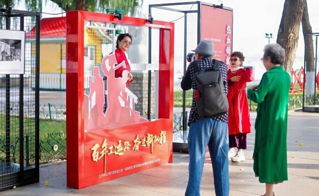 工运记忆点亮“冰城”十一黄金周