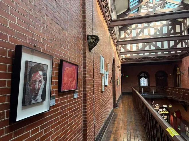 “相约北外滩”国际艺术家驻留计划启动版画家现场作画